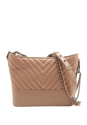 CHANEL Pre-Owned 2019 Medium Chevron Aged Calfskin Gabrielle Hobo crossbody bag - Brown