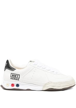 Maison MIHARA YASUHIRO logo-embroidered trainers - White
