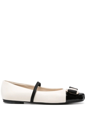 Ferragamo New Vara ballerina shoes - Neutrals