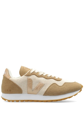 VEJA logo-patch lace-up sneakers - Neutrals