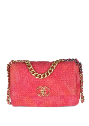 CHANEL Pre-Owned 2020 medium tweed quilted 19 shoulder bag - Pink