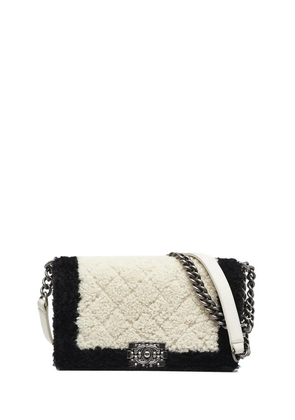 CHANEL Pre-Owned 2015-2016 Pre-Owned Chanel Medium Shearling Boy Flap Crossbody Bag - White