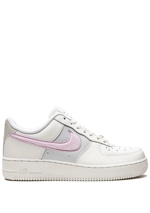 Nike Air Force 1 07 'Summit White/Regal Pink' sneakers