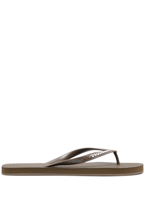 DSQUARED2 logo-print flips flops - Brown