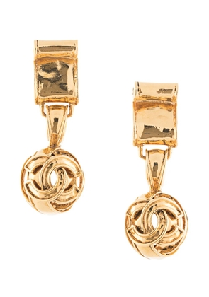 CHANEL Pre-Owned 1994 CC dangling clip-on earrings - Gold