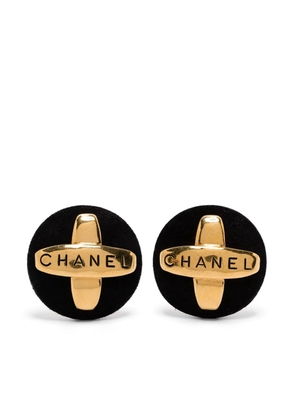 CHANEL Pre-Owned 1992s logo-engraved clip-on earrings - Gold