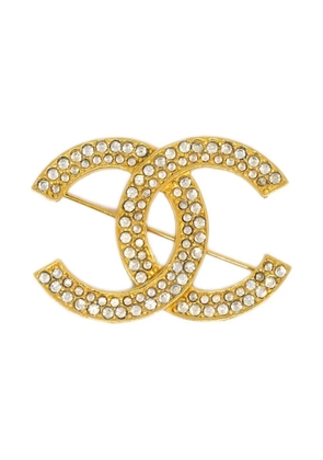 CHANEL Pre-Owned 1990-2000s crystal-embellished logo brooch - Gold