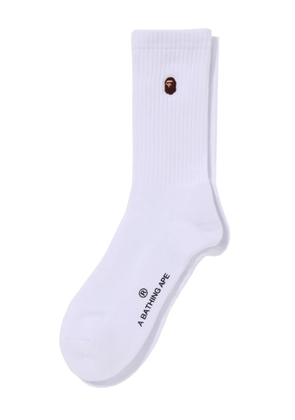 A BATHING APE® embroidered-logo ribbed socks - White