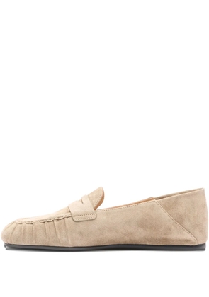 Stuart Weitzman Brooks pleated penny loafers - Neutrals