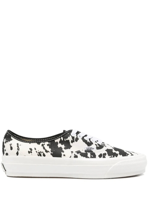 Vans logo-tag sneakers - White