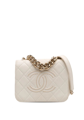 CHANEL Pre-Owned 2019 Quilted Lambskin Studded Beauty Begins Flap satchel - White
