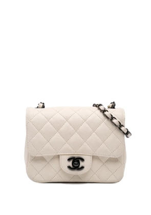 CHANEL Pre-Owned 2016-2017 Mini Square Classic Crumpled Calfskin Single Flap crossbody bag - White