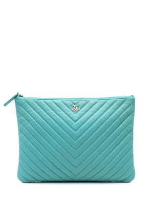CHANEL Pre-Owned 2019 Medium CC Chevron Caviar O Case clutch bag - Blue
