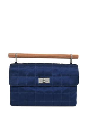 CHANEL Pre-Owned 2002 quilted lock clutch bag - Blue