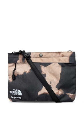 Supreme x The North Face bleached denim print shoulder bag - Brown