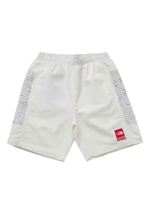 Supreme x Suprime x The North Face text print short - White