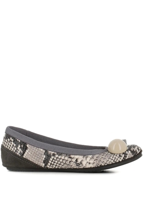 Dove Nuotano Gli Squali Becky snake-print appliqué ballet flats - Grey