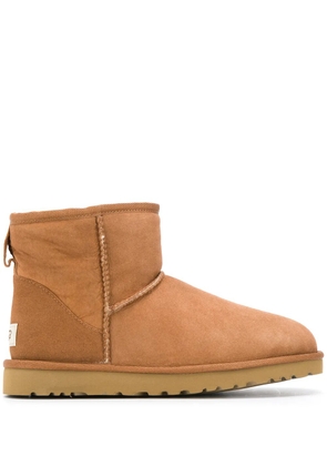 UGG shearling lined boots - Brown
