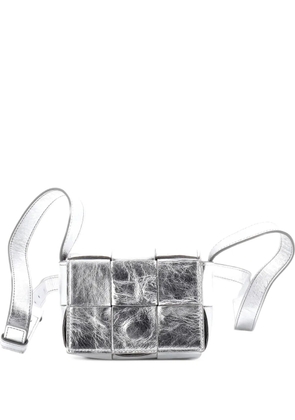 Bottega Veneta Pre-Owned Cassette Maxi Intrecciato Leather Candy crossbody bag - Silver