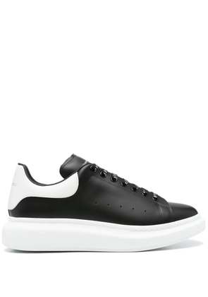 Alexander McQueen Oversized sneakers - Black