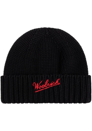Woolrich logo-intarsia beanie - Black
