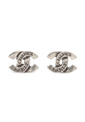 CHANEL Pre-Owned 1999 interlocking-CC clip-on earrings - Silver