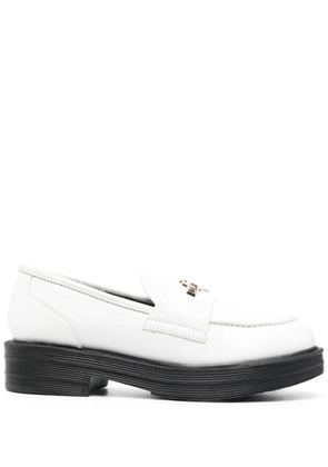 Love Moschino contrasting-sole logo plaque loafers - White