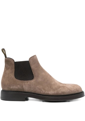 Doucal's elastic-panel suede Chelsea boots - Brown