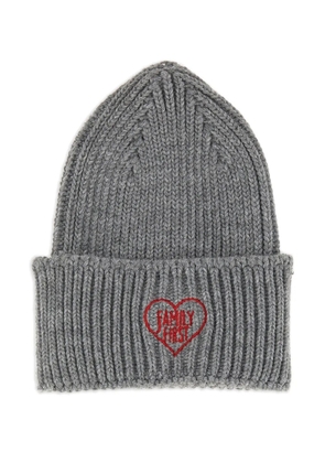 Family First heart-motif ribbed beanie hat - Grey