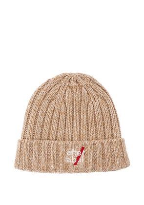 AFTER LABEL ribbed logo-detail beanie - Neutrals