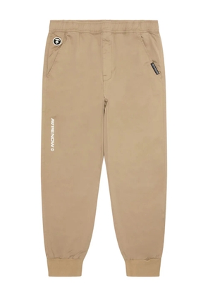 AAPE BY *A BATHING APE® ape head logo-plaque regular trousers - Brown
