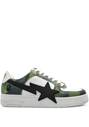 A BATHING APE® star-appliqué camouflage-pattern sneakers - White
