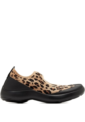 Tabi Footwear Tabi leopard-print flats - Brown