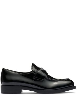 Prada triangle-logo leather loafers - Black
