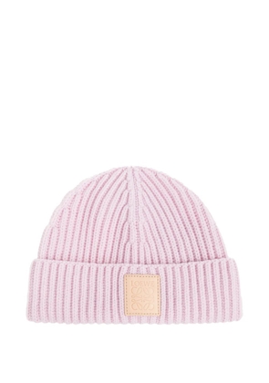 LOEWE ribbed logo-plaque beanie - Pink