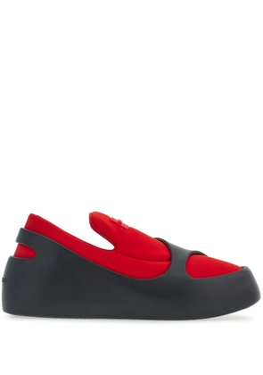 Ferragamo Hybrid logo-patch panelled sneakers - Red