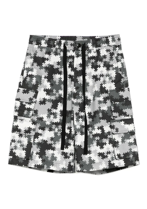 PEACE AND AFTER puzzle camo cargo shorts - Black