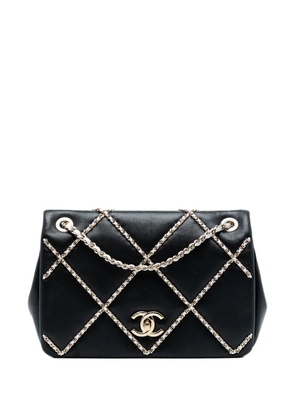 CHANEL Pre-Owned 2021 Small Lambskin Entwined Chain Flap crossbody bag - Black