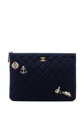 CHANEL Pre-Owned 2018-2019 Paris Hamburg Medium Quilted Wool Coco Sailor Charms O Case clutch bag - Blue
