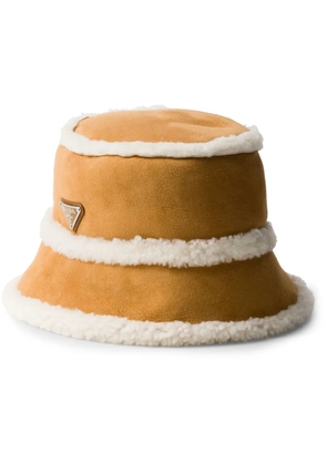 Prada suede shearling bucket hat - Brown