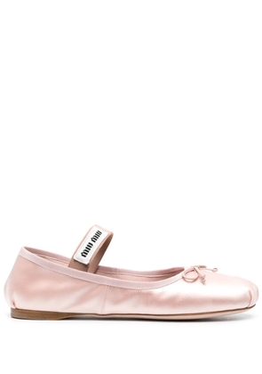 Miu Miu logo-patch satin ballet flats - Pink