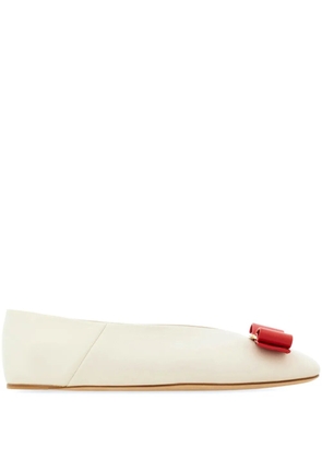 Ferragamo Vara leather ballerina shoes - White