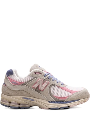 New Balance x Hype DC 2002R 'Native Dynamics' sneakers - Brown