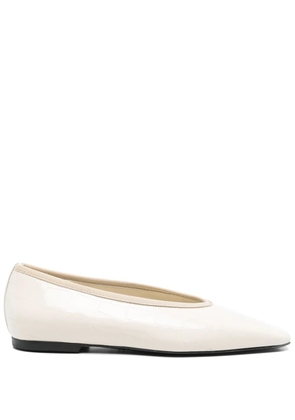 TOTEME crocodile-embossed ballet flats - Neutrals