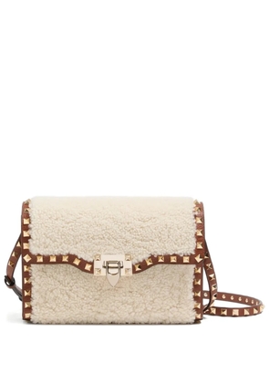 Valentino Garavani small Rockstud shearling shoulder bag - Neutrals