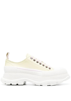 Alexander McQueen Tread Slick chunky sneakers - Yellow