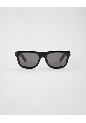 Sunglasses with the iconic metal plaque