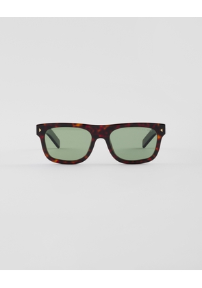 Sunglasses with the iconic metal plaque