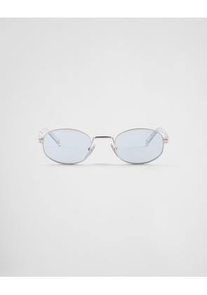 Sunglasses with the iconic metal plaque