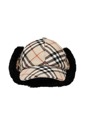 Burberry Check Trapper Visor Cap in Sand Ip Check - Brown. Size L (also in M, S).
